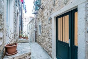 The Old Well Apartment located at Za Rupama 9 in Dubrovnik's Old Town.